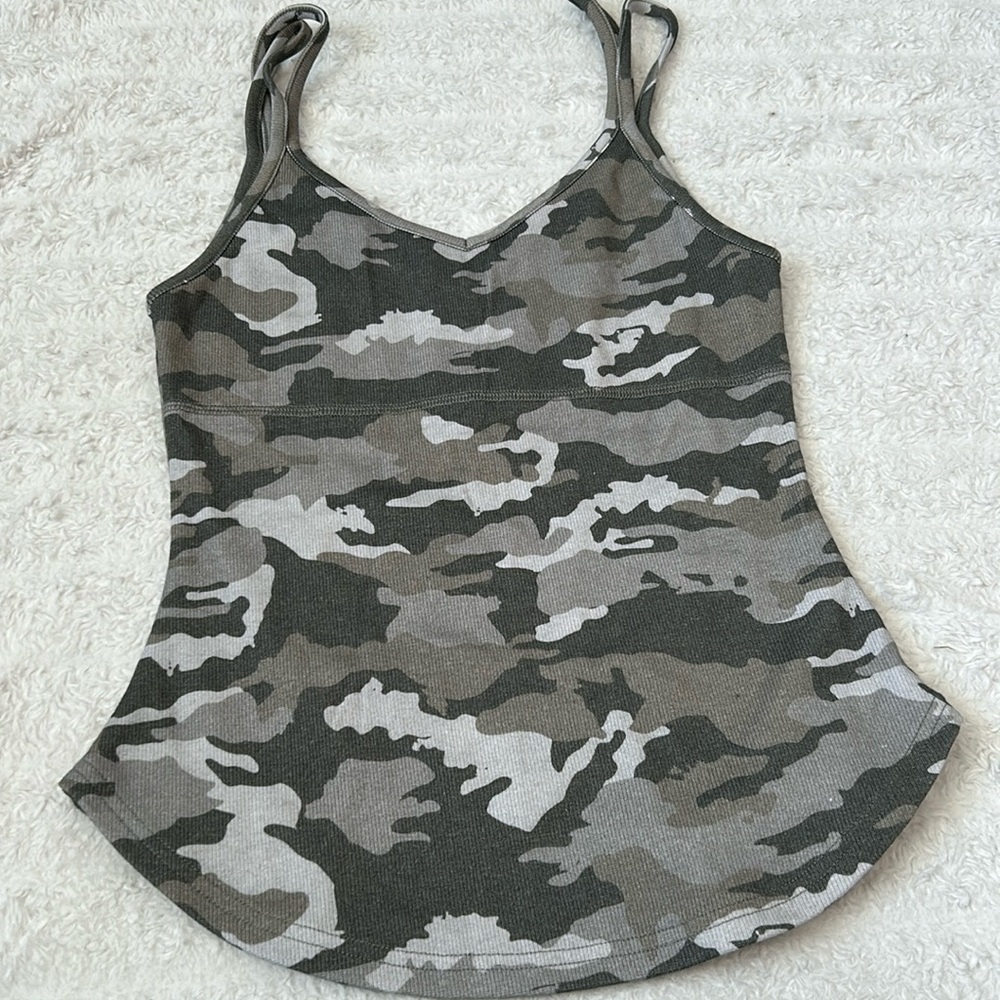 NWT  Chaser Camo double strap tank top in Size Small